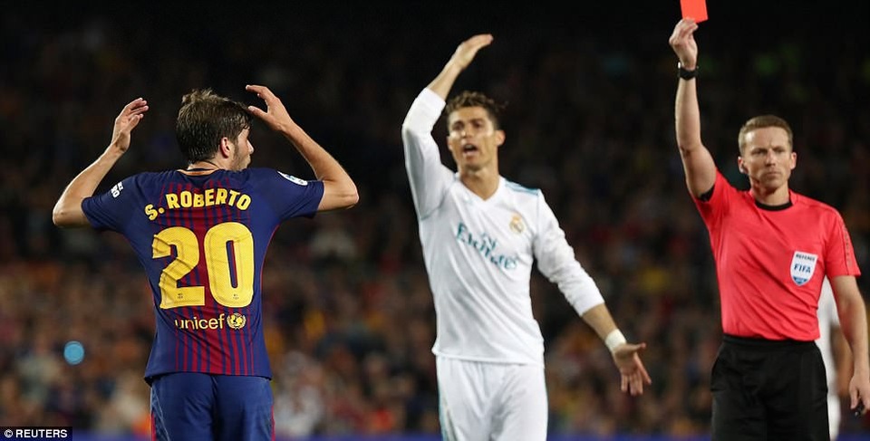 Những khoảnh khắc Barcelona bất phân thắng bại với Real Madrid tại Nou Camp - 12
Barcelona giữ được kết quả hòa 2-2 dù chơi thiếu người