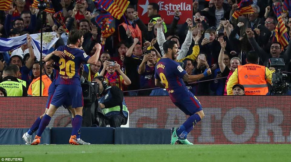 Những khoảnh khắc Barcelona bất phân thắng bại với Real Madrid tại Nou Camp - 4
Luis Suarez mở tỷ số cho Barcelona ở phút thứ 10