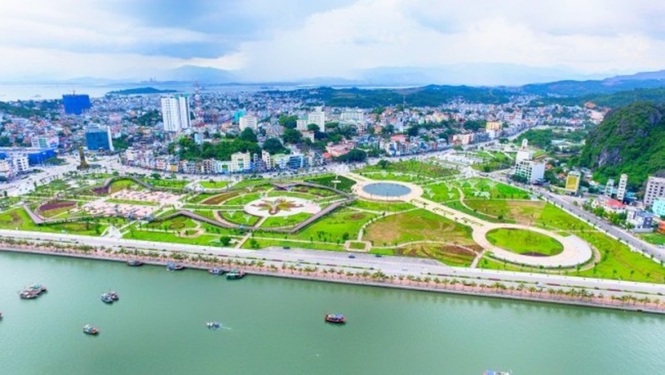Ngừng giao dịch để hạ “sốt đất” đặc khu: Lo xuất hiện chiêu trò lách luật, mua bán “chui” - 1 Mặc dù chưa có quy hoạch rõ ràng nhưng nhiều nhà đầu tư vẫn bất chấp mua đất Vân Đồn với hy vọng kiếm lời.