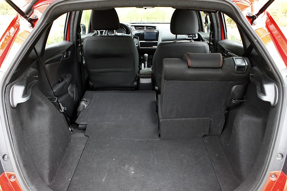 Honda Jazz - “Cú đánh lái bất ngờ” ở phân khúc hạng B - 8 Honda Jazz - “Cú đánh lái bất ngờ” ở phân khúc hạng B - 8