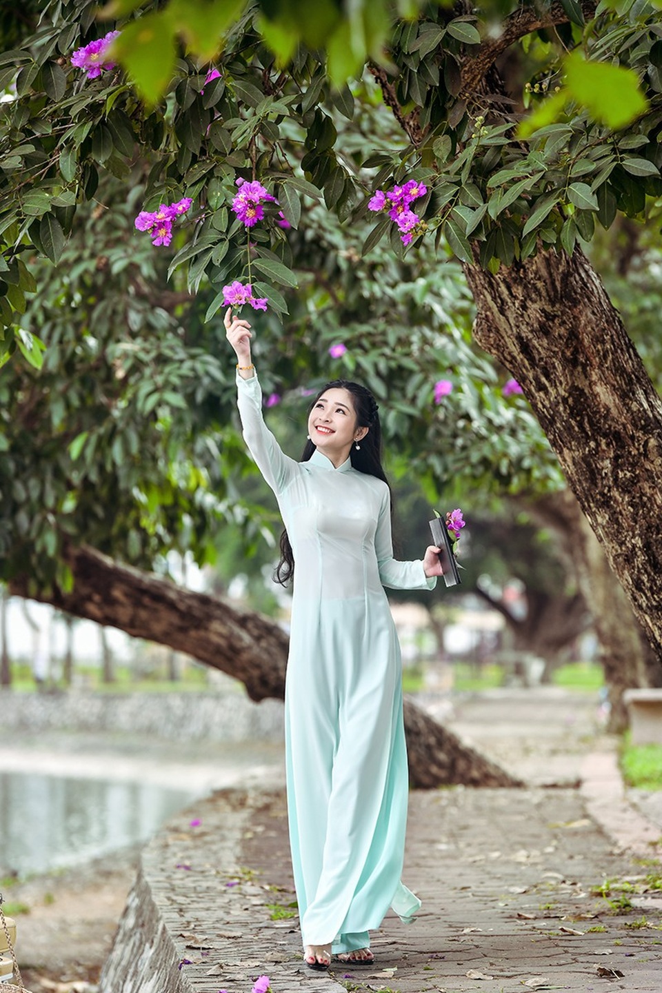 Được biết hiện tại Kim Khánh đang là nhân viên làm việc tại một spa ở TP Vinh (Nghệ An).