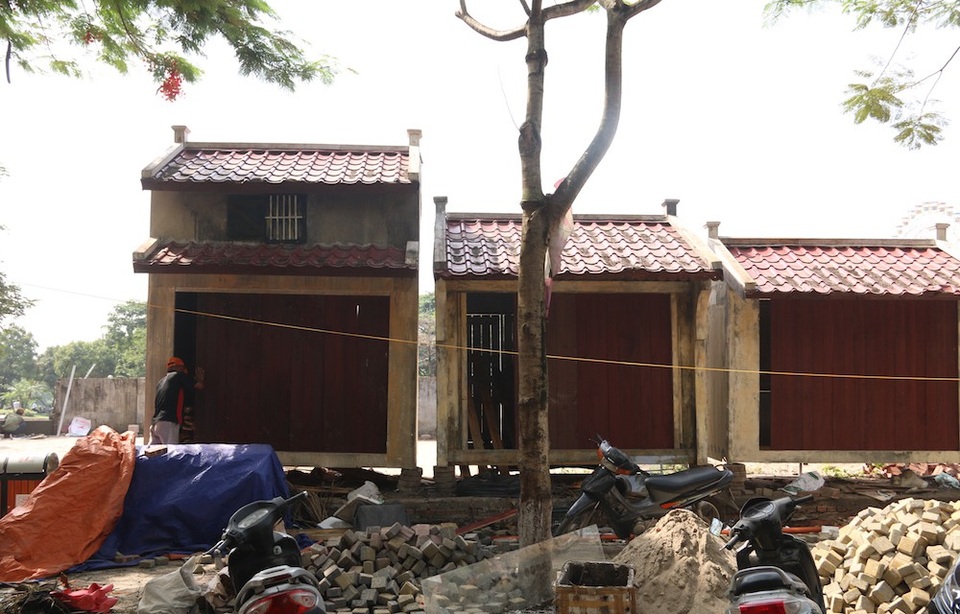 Phố đi bộ thứ hai của Hà Nội gấp rút chuẩn bị cho ngày khai trương - 3 
Các gian hàng sẽ giới thiệu, bán đồ lưu niệm, nước giải khát và các món ăn truyền thống của quận Tây Hồ như bánh tôm Hồ Tây, xôi Phú Thượng, bún ốc...