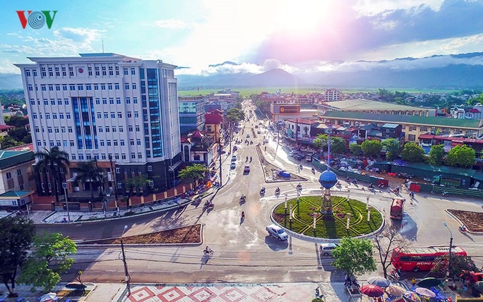 Ngắm sự đổi thay của Chiến trường Điện Biên Phủ từ trên cao - 20 Sau 64 năm chiến thắng, Chiến trường Điện Biên Phủ khốc liệt ngày nào giờ đây đã hóa mình thành đô thị trẻ năng động, vươn mình lên khang trang trên miền đất cực Tây Tổ quốc.