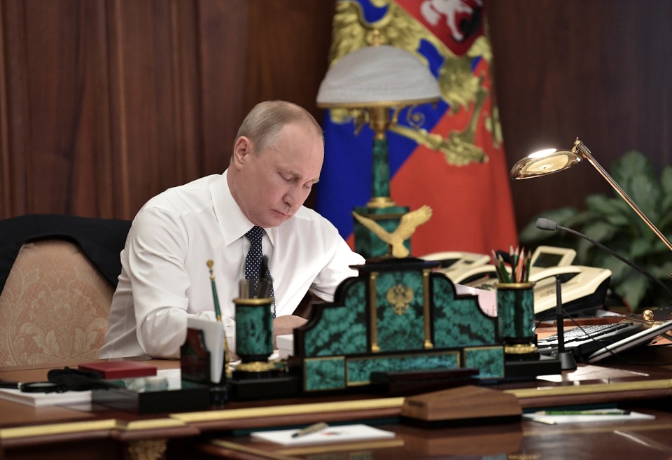 Tầm nhìn đầy tham vọng của Tổng thống Putin sau lễ nhậm chức - 2 Sắc lệnh về tầm nhìn phát triển nước Nga được Tổng thống Putin ký ngay sau lễ nhậm chức (Ảnh: RT)