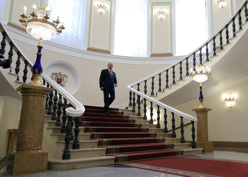 Hình ảnh hiếm hoi về phòng làm việc của Tổng thống Putin - 6 Sau bài phát biểu nhậm chức của tổng thống, 30 loạt đại bác đã được khai hỏa bên ngoài Điện Kremlin.