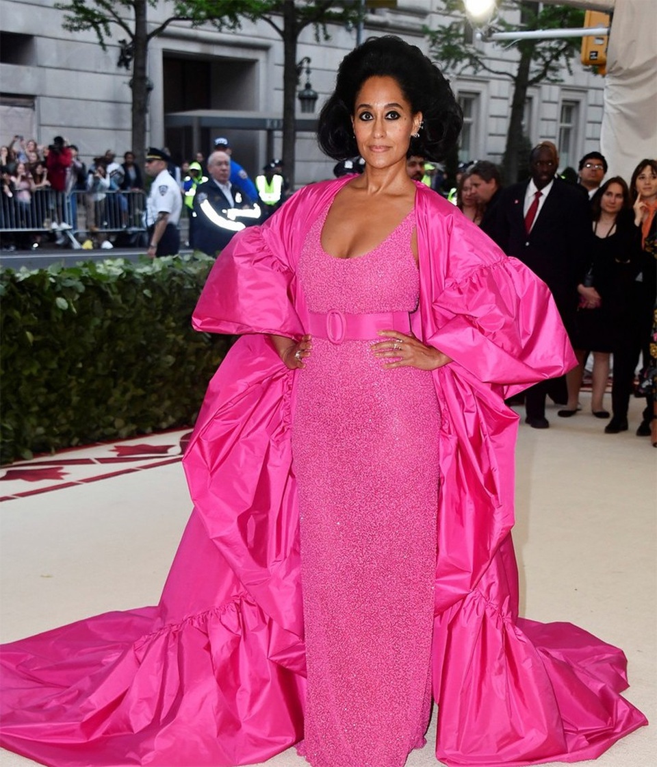 Những bộ cánh thảm họa tại MET gala 2018 - 14
Tracee Ellis Ross trong bộ váy Michael Kors