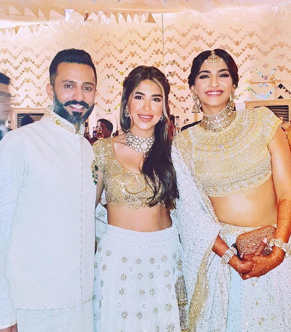Sao Bollywood Sonam Kapoor rạng rỡ trong ngày cưới chồng đại gia - 3
Tiệc cưới sang trọng với nhiều sự kiện sôi nổi của cặp đôi diễn ra trong 3 ngày liên tiếp