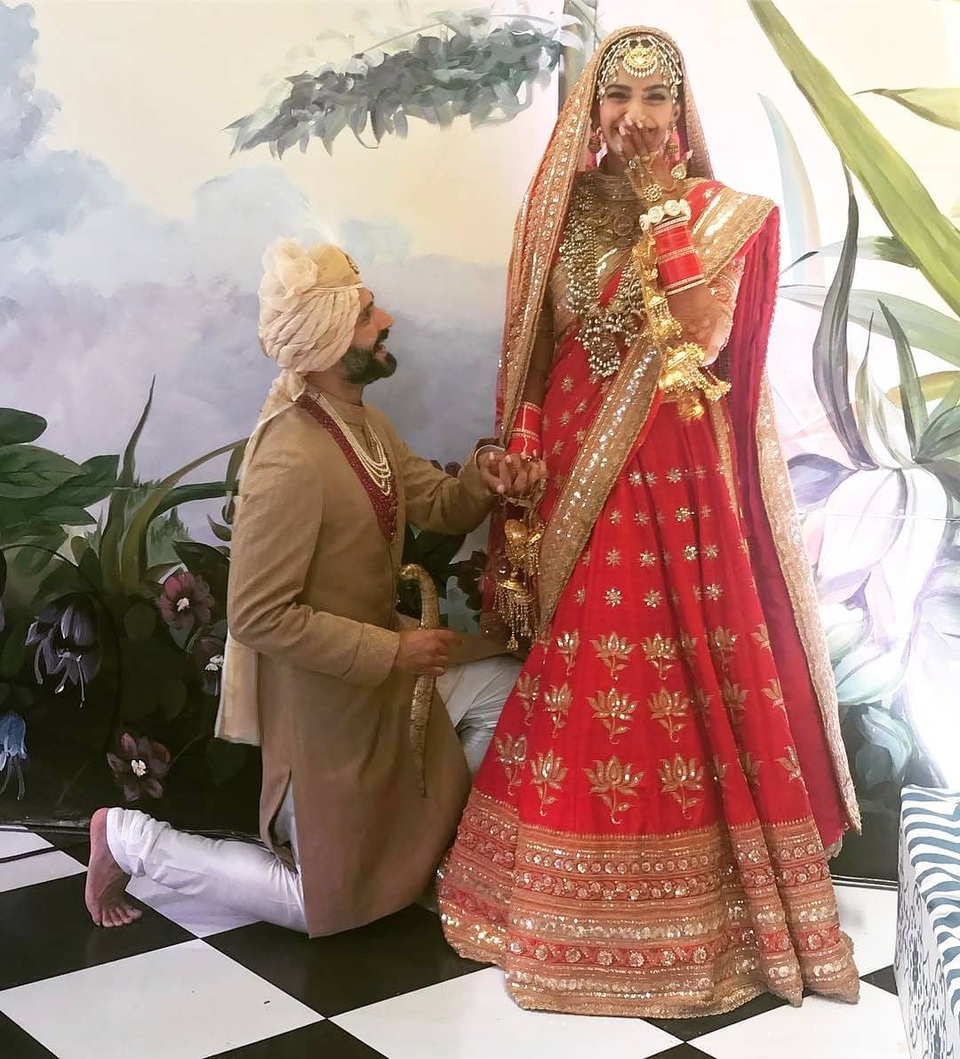 Cô dâu Sonam Kapoor đẹp như mộng trong hôn lễ xa hoa - 11 Cô dâu Sonam Kapoor đẹp như mộng trong hôn lễ xa hoa - 11