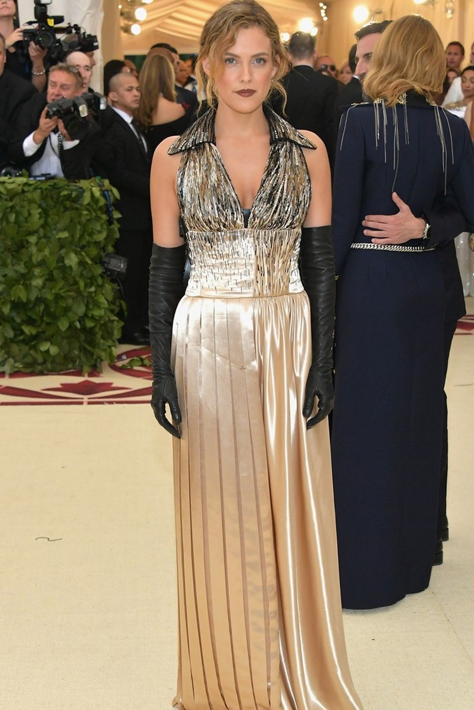 Những bộ cánh thảm họa tại MET gala 2018 - 16
Riley Keough