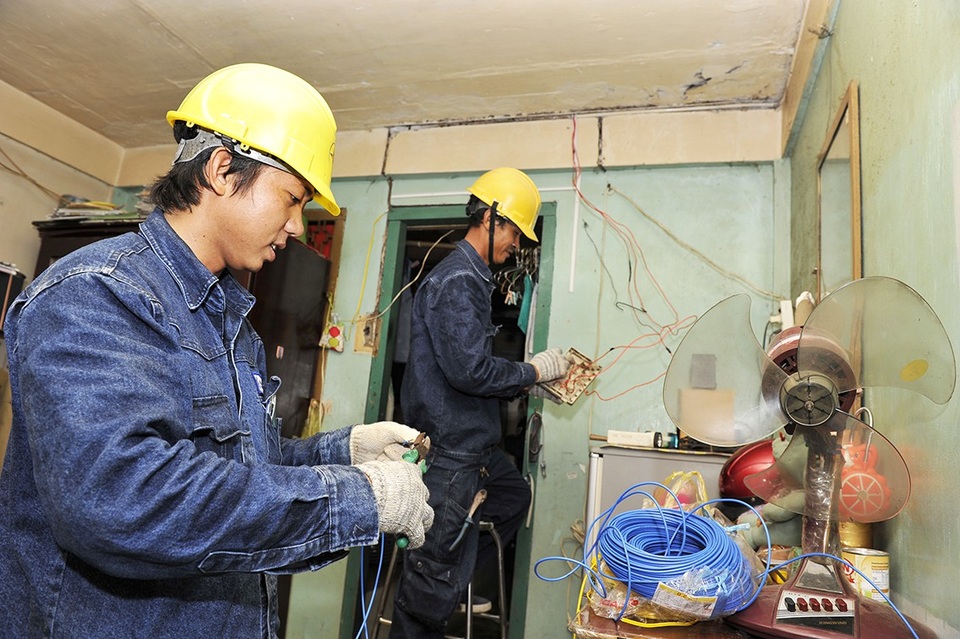 Rà soát an toàn điện sau vụ cháy chung cư Carina - 1
Hơn 700 lỗi vi phạm an toàn cháy nổ bị phát hiện sau vụ cháy chung cư Carina