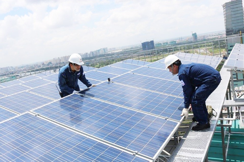 Rà soát an toàn điện sau vụ cháy chung cư Carina - 2
Giải pháp an toàn điện năng lượng mặt trời được áp dụng tại TPHCM dù chi phí khá cao.