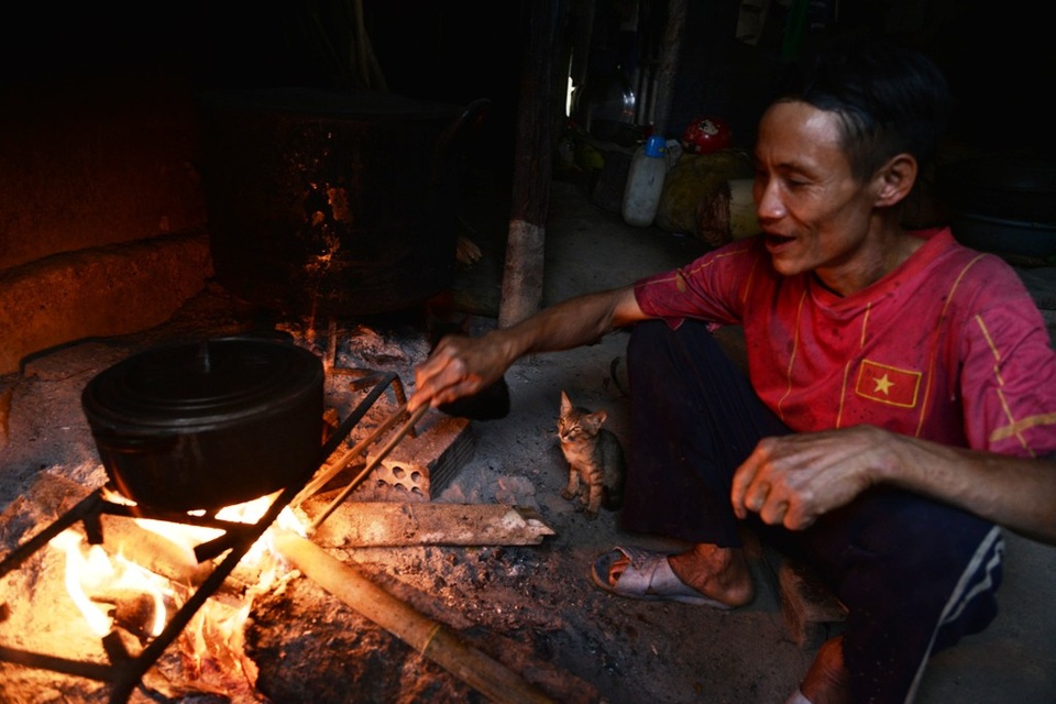 Nỗi buồn mất cha của "người rừng" Hồ Văn Lang - 4 Mất cha nên anh Hồ Văn Lang trở nên trầm lặng