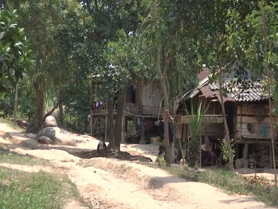 Hàng trăm hộ dân vùng biên giới chưa có hộ tịch - 2 Không có hộ tịch khiến cuộc sống của người dân gặp khó khăn