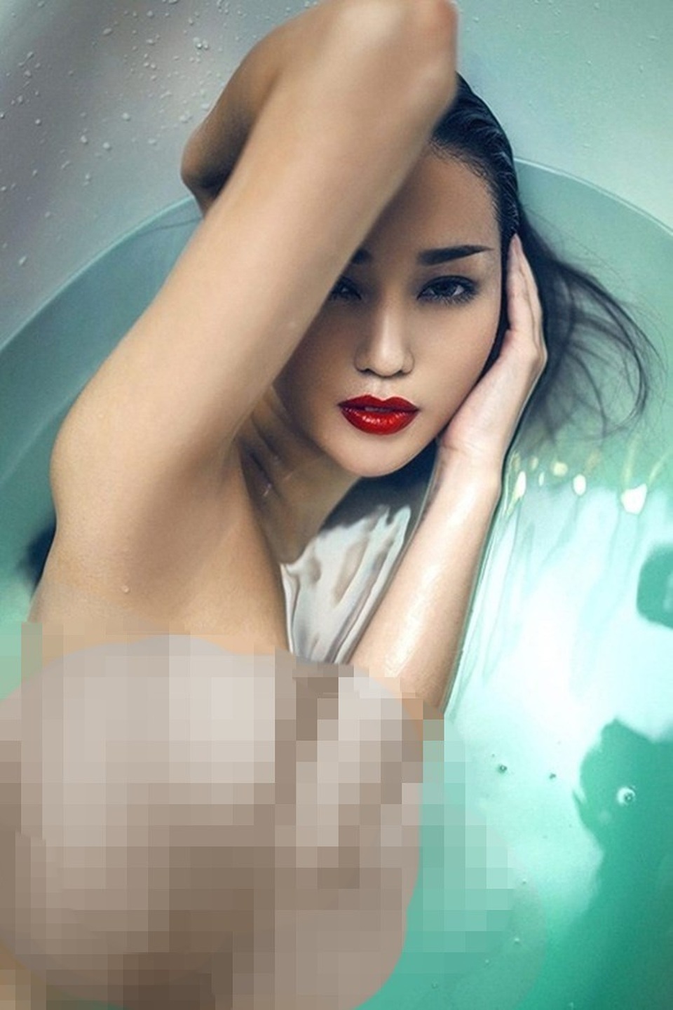Người đẹp “điều tiếng” nối gót Nam Em tố Trường Giang lăng nhăng là ai? - 9 Cô cũng từng khiến cả showbiz xôn xao khi loạt ảnh nóng bị lộ. Khi lên tiếng thanh minh cô không nhận được sự cảm thông mà bị cho là cố tình “chiêu trò” để gây chú ý.