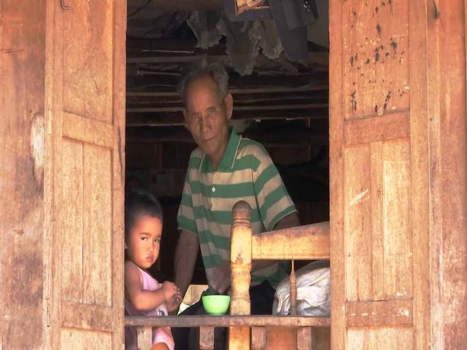 Hàng trăm hộ dân vùng biên giới chưa có hộ tịch - 1 Nhiều hộ dân ở xã A Dơi đã trải qua nhiều thế hệ vẫn chưa có hộ tịch