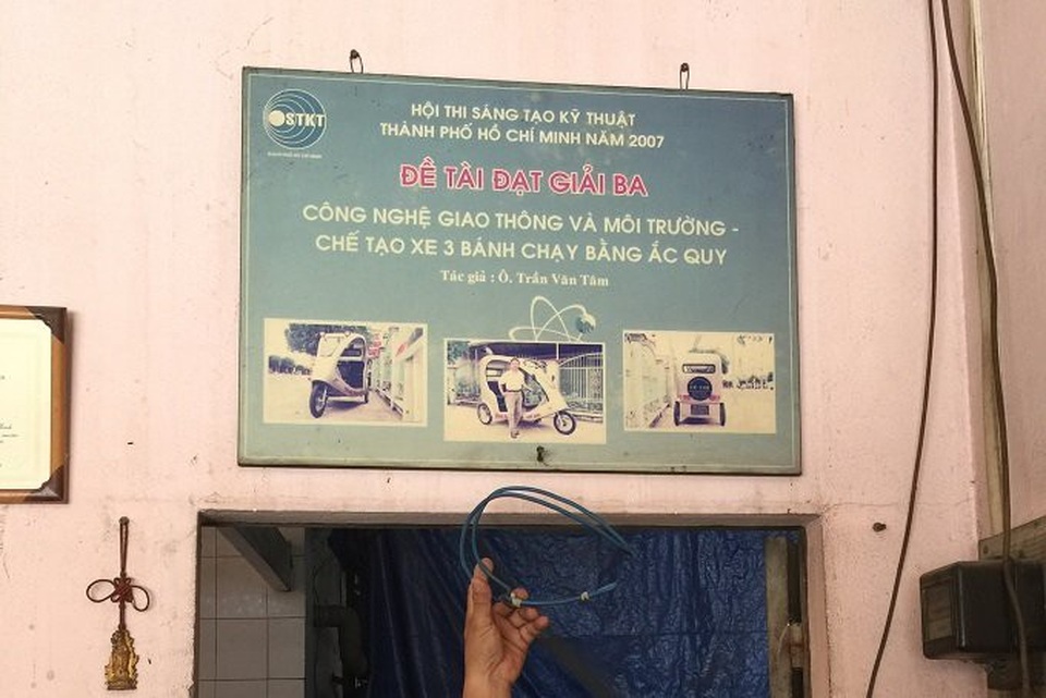 Người đàn ông học hết lớp 9 dốc lòng chế tạo xe hơi và điều kỳ diệu - 3 Tạo mẫu xe bằng dây điện và giải 3 công nghệ giao thông