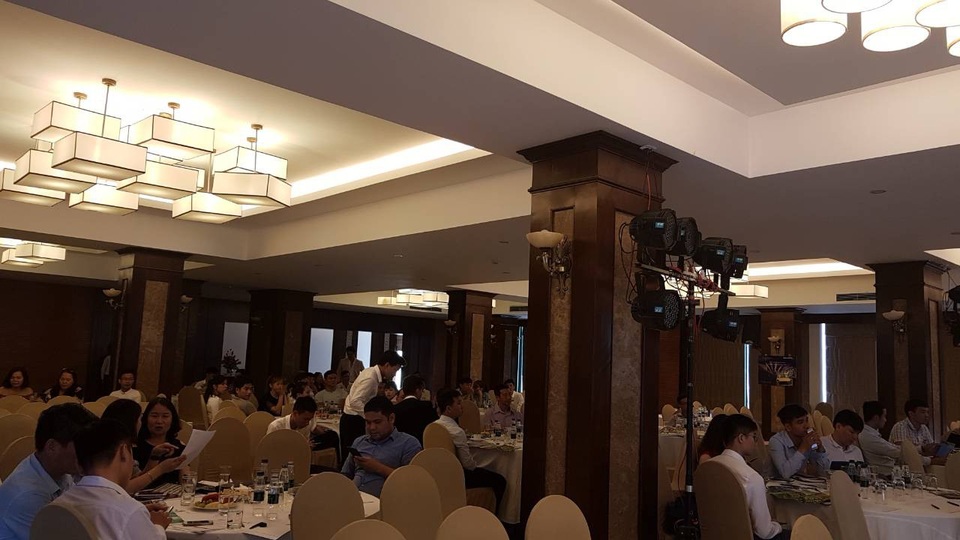 Giới đầu tư Quảng Bình lần đầu được thỏa mãn cơn khát bất động sản nghỉ dưỡng - 2 Khách hàng và nhà đầu tư đến tham dự buổi Hội thảo