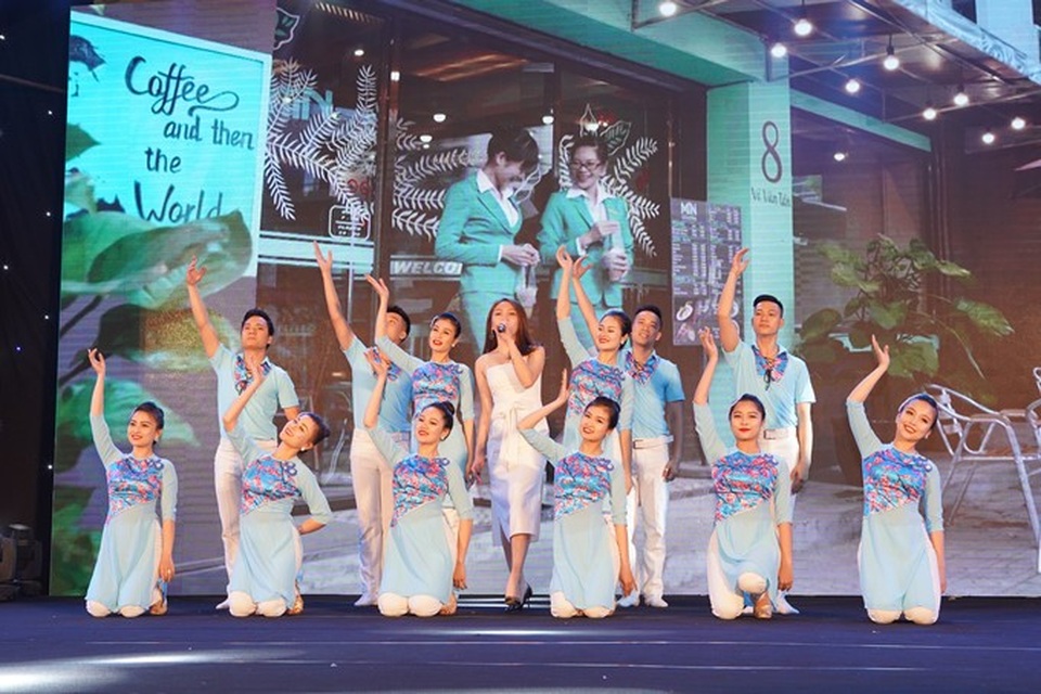 Ái Phương đẹp lạ trong đêm nhạc của ABBANK - 4 Ái Phương đẹp lạ trong đêm nhạc của ABBANK - 4