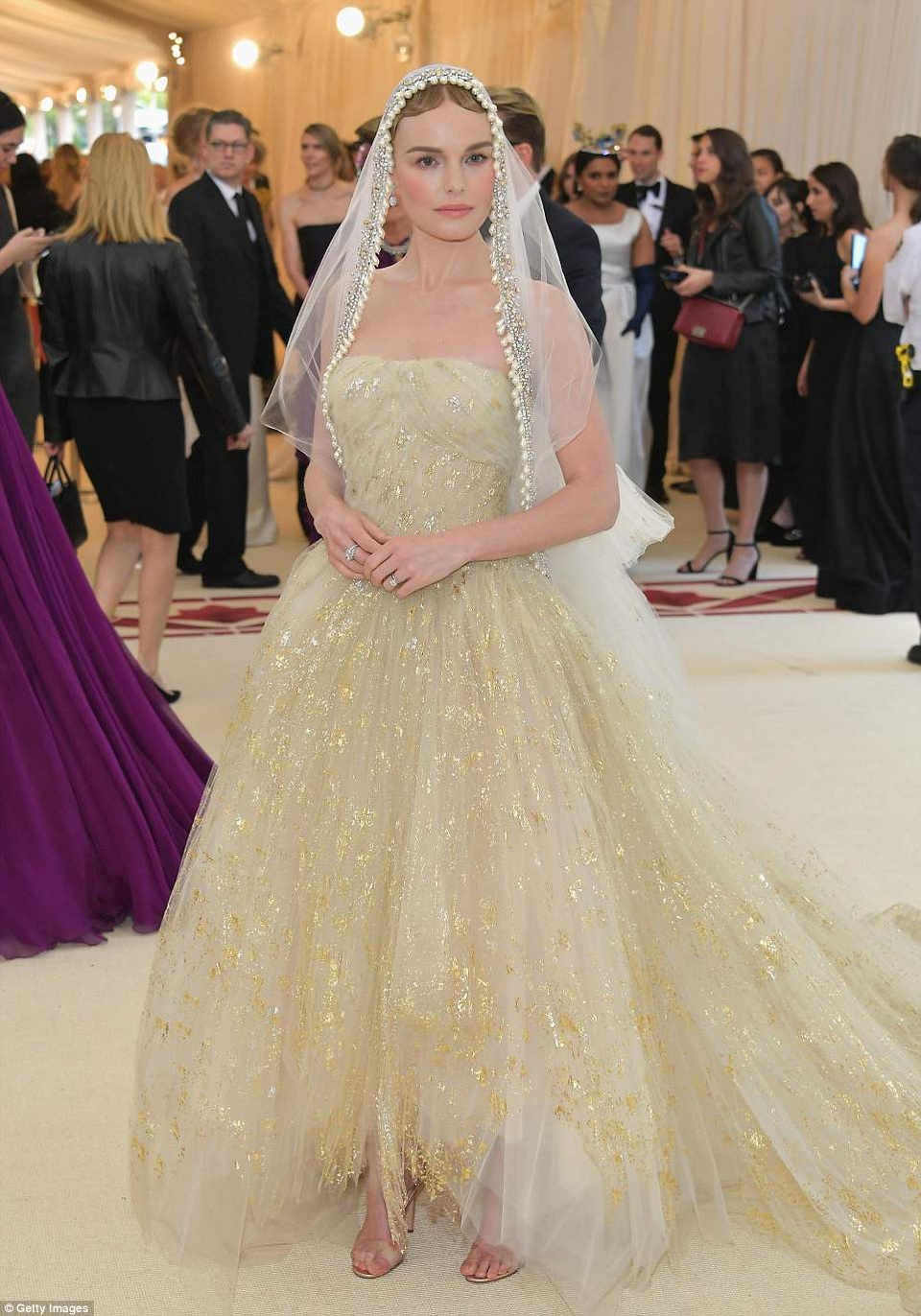 Dàn sao lộng lẫy váy áo dự gala thời trang MET - 30
Kate Bosworth diện váy Oscar de la Renta, đeo nữ trang Tacori, đi giày Manolo Blahnik