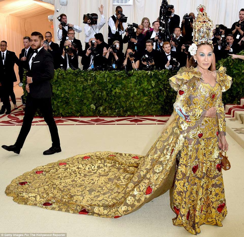 Những bộ cánh thảm họa tại MET gala 2018 - 3
Sarah Jessica Parker