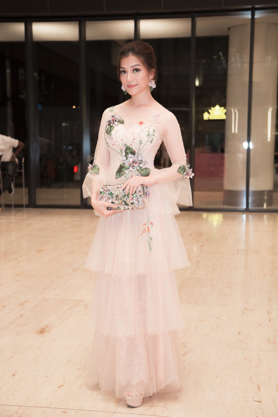 
Hoa hậu Thái Nhiên Phương khoe vẻ ngọt ngào
