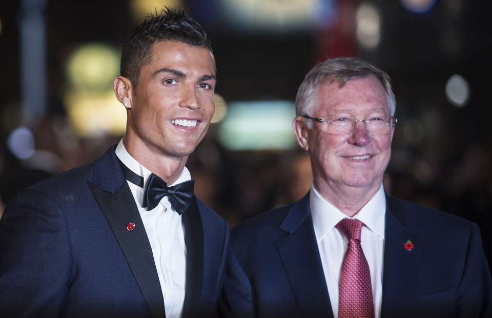C.Ronaldo không ăn mừng bàn thắng vào lưới Barcelona vì... Sir Alex Ferguson