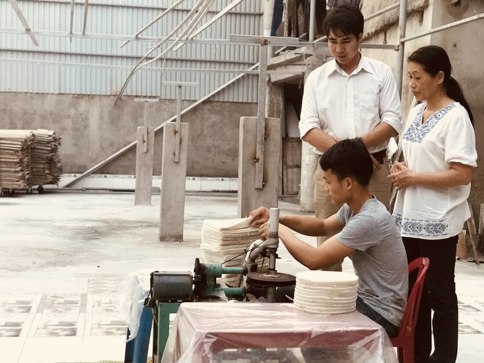 Lấy tiền cưới vợ xây xưởng, 8x trẻ quyết đưa bánh đa nem xuất khẩu - 5 Lấy tiền cưới vợ xây xưởng, 8x trẻ quyết đưa bánh đa nem xuất khẩu - 5