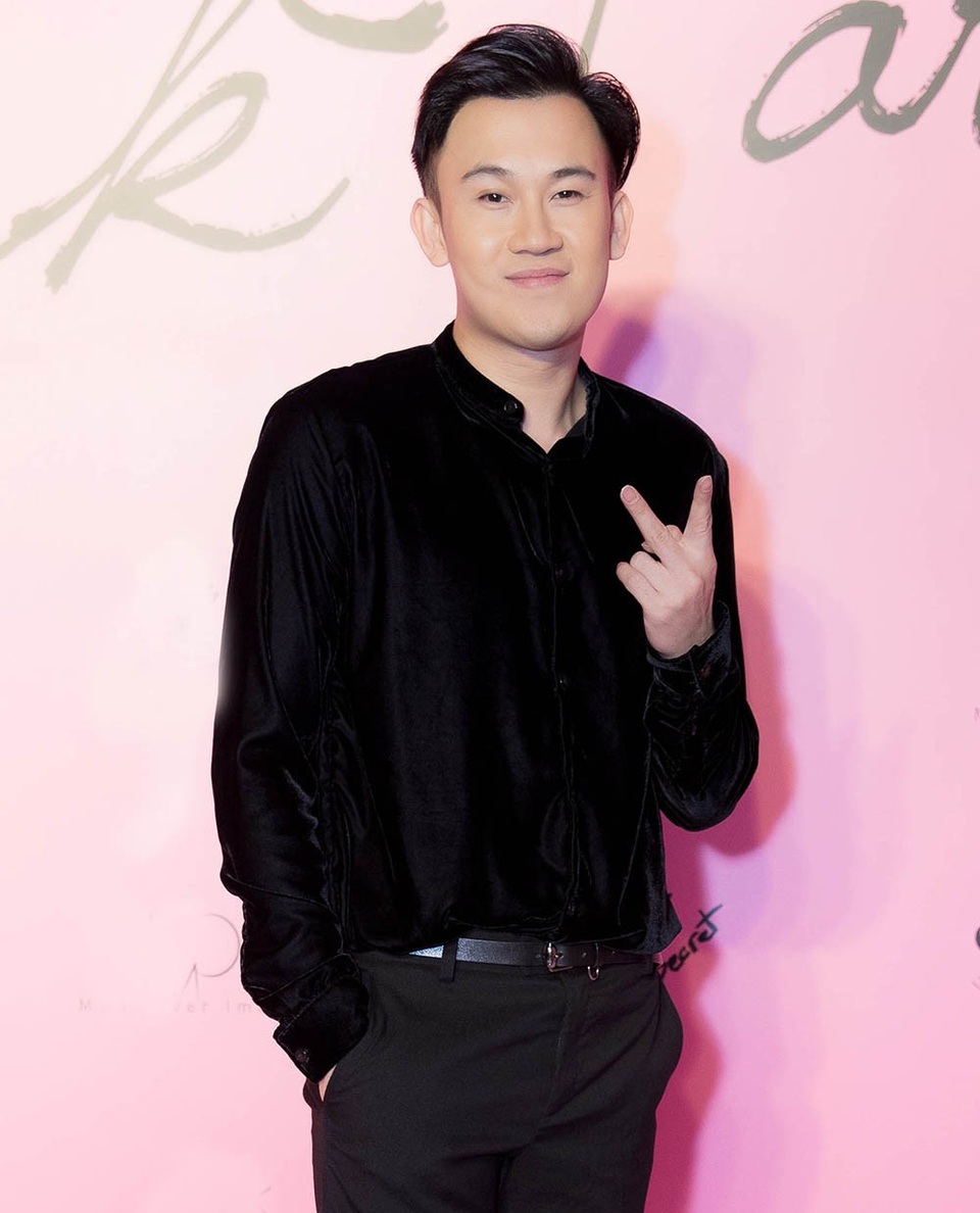 Dương Triệu Vũ tông đen lịch lãm