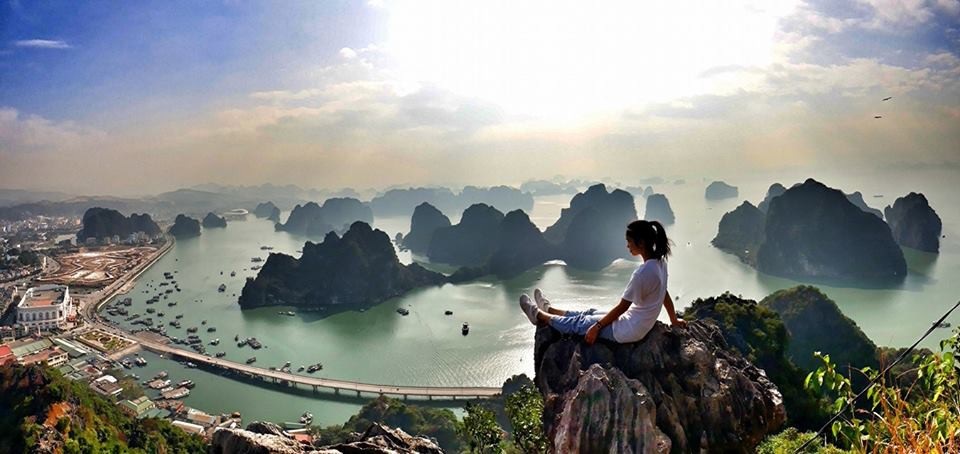 Vịnh Hạ Long nhìn từ núi Bài Thơ. Ảnh: FB Nguyen Nghia