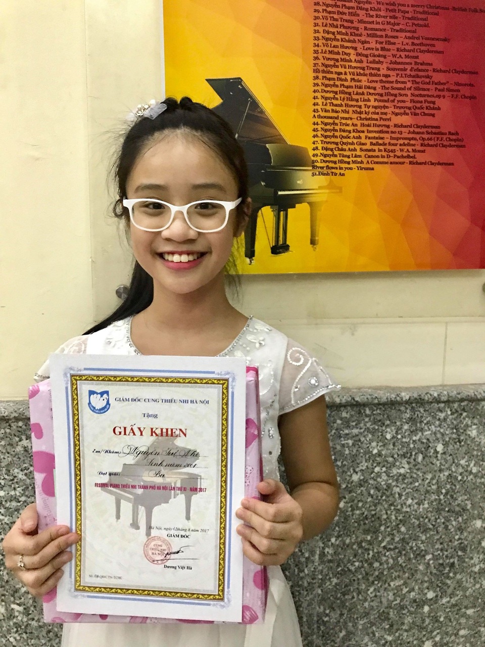 Nguyễn Tuệ Nhi - Cô bé dành tình yêu mãnh liệt với cây đàn Piano - 3 Nguyễn Tuệ Nhi - Cô bé dành tình yêu mãnh liệt với cây đàn Piano - 3