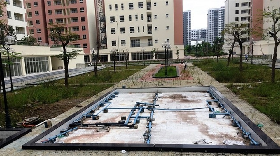 2,37 tỷ đồng/căn hộ ở khu đất vàng Thủ Thiêm, khách chẳng màng - 4 Khu tái định cư đã xây xong từ lâu nhưng vẫn chưa có người ở và đang hoang phế dần theo thời gian