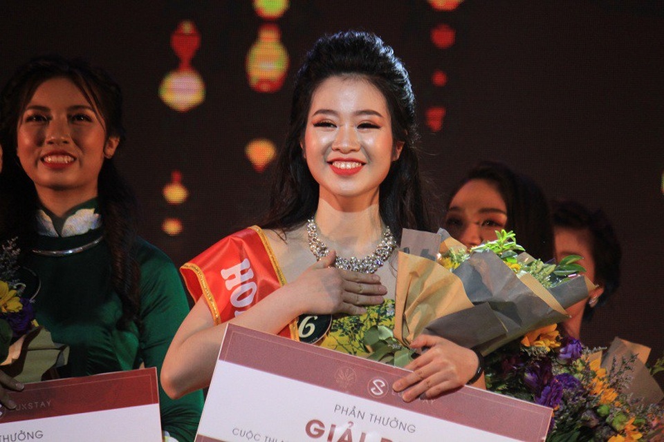 Xem nữ sinh Ngoại giao trổ tài “bắn” tiếng Anh trong cuộc thi Hoa khôi - 1
Tân Hoa khôi Học viện Ngoại giao Lê Ngọc Thùy Dương