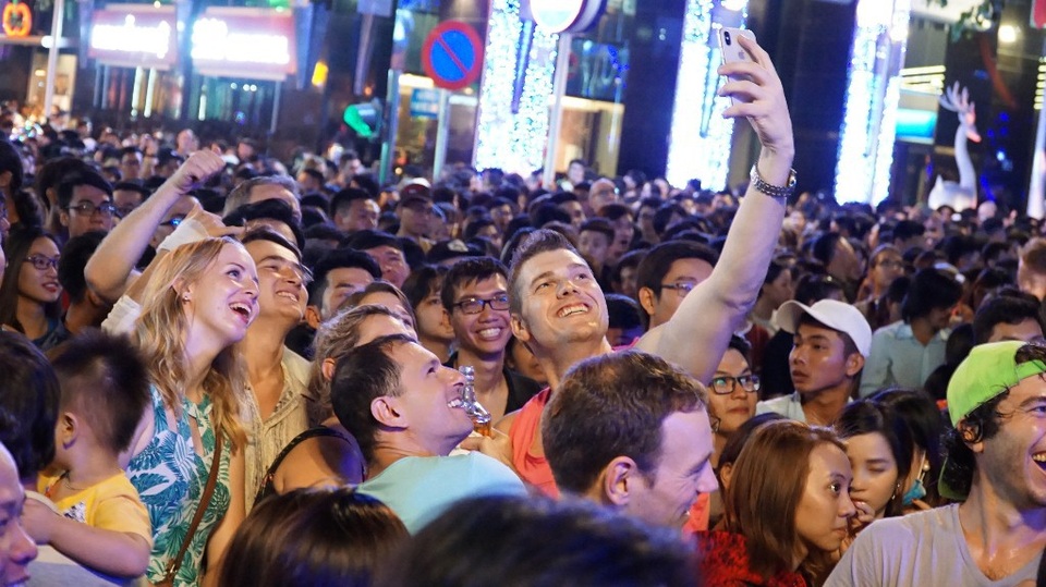 Liên tục chụp ảnh đăng lên mạng xã hội