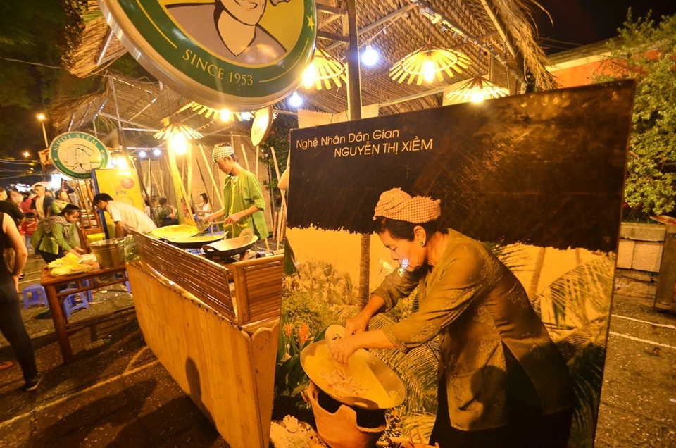 TPHCM chuẩn bị liên hoan “Món ngon các nước” lần thứ 12 - 6 Bánh xèo là một trong những nét văn hóa ẩm thực Việt được giới thiệu tại liên hoan 2016