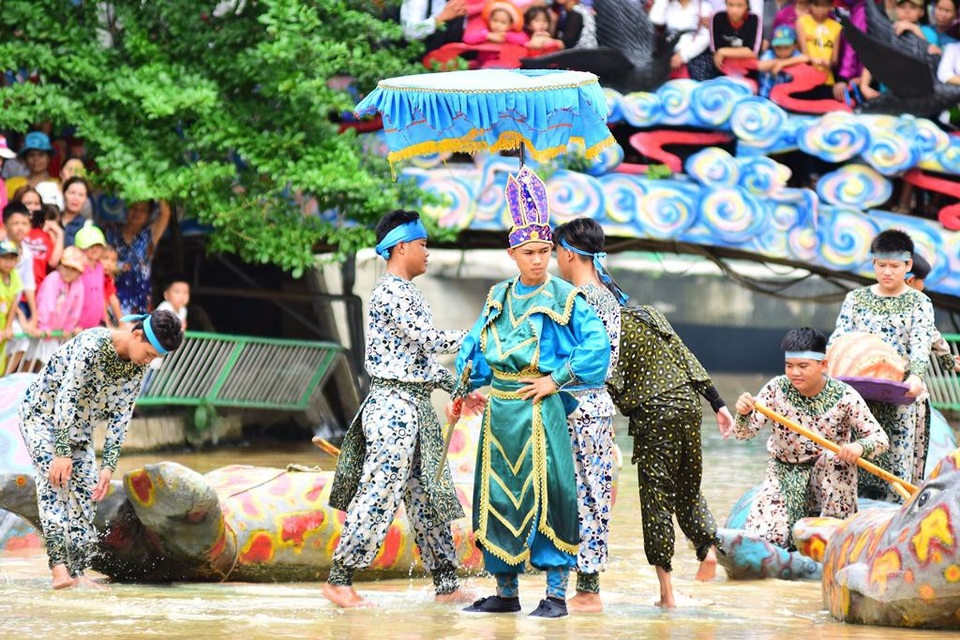 Không thể rời mắt trước màn giao đấu của Sơn Tinh và Thủy Tinh - 10
Thủy Tinh đến sau, không cưới được vợ, bực tức cho dâng nước gây lũ lụt hòng cướp lại Ngọc Hoa