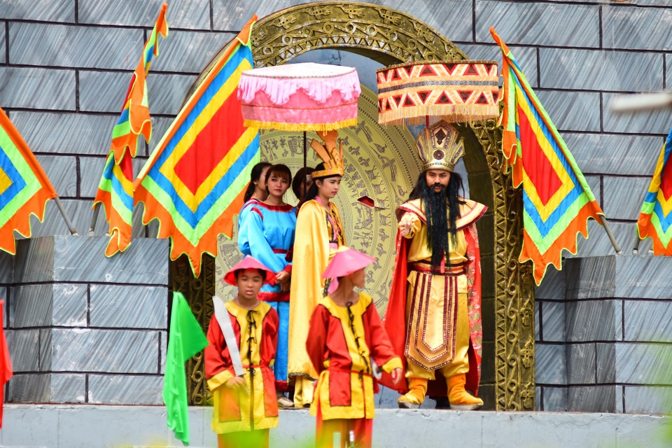 Không thể rời mắt trước màn giao đấu của Sơn Tinh và Thủy Tinh - 2
Vua Hùng Vương tuyển chồng cho công chúa Ngọc Hoa