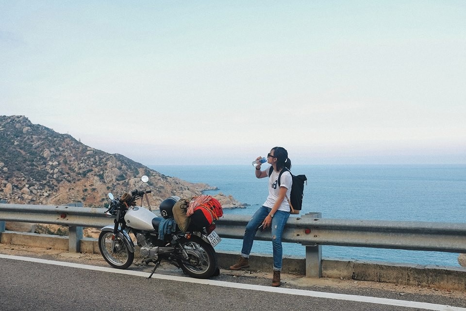 Tổng chi phí cho chuyến xuyên Việt trong 45 ngày của Yến hết khoảng 30 triệu, trung bình mỗi ngày nữ phượt thủ chi tiêu khoảng 600 nghìn đồng bao gồm tiền ăn uống, ngủ nghỉ và vé vào các điểm tham quan… Kinh nghiệm của cô gái trẻ là ngoài chi phí cố định như trong kế hoạch phải luôn có thêm khoản dự trù trong thẻ ATM để đề phòng những tình huống phát sinh.