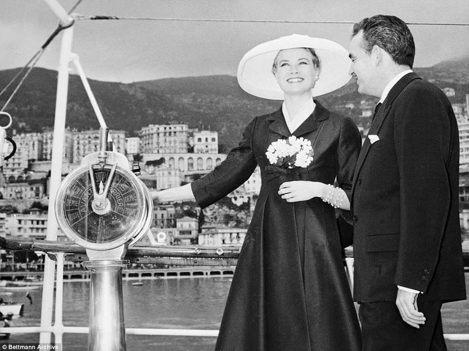 Khám phá du thuyền siêu sang công nương Grace Kelly từng nghỉ trăng mật - 8
Vào năm 1956, cặp vợ chồng hoàng gia đã đi nghỉ tuần trăng mật trên thuyền dọc theo bờ biển của Corsica và Sardinia.