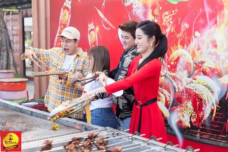 Không cần trốn nắng, Huyền My cùng hàng ngàn bạn trẻ tươi tắn quậy tưng Lễ hội “Phố hàng nóng” - 5 Không cần trốn nắng, Huyền My cùng hàng ngàn bạn trẻ tươi tắn quậy tưng Lễ hội “Phố hàng nóng” - 5