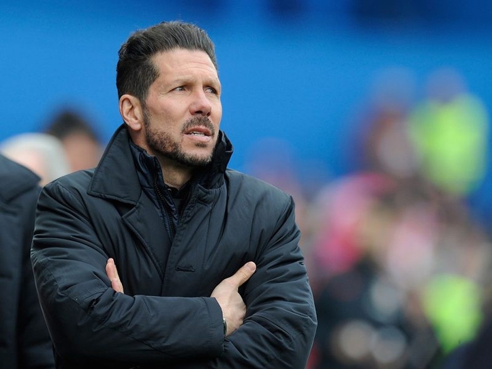 Simeone gần như không có gì để chê. Ông sở hữu cá tính mạnh mẽ và đã giúp Atletico Madrid vươn mình trở thành thế lực ở La Liga cũng như châu Âu những năm qua. Dù vậy, ông lại đang dẫn dắt Atletico Madrid, kình địch của Real Madrid. Do đó, khả năng El Cholo sang Real Madrid không cao.