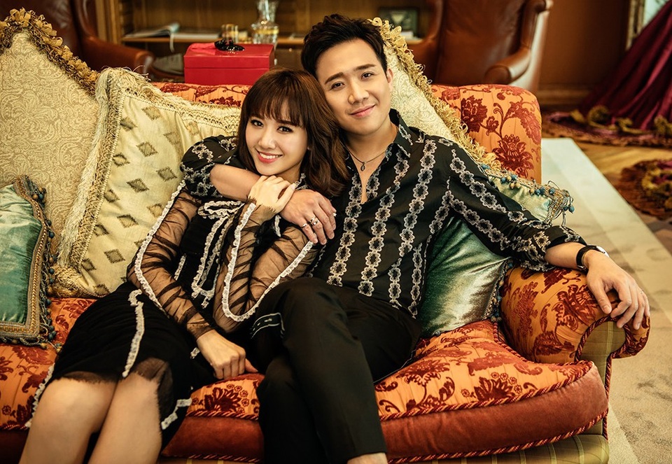 Trấn Thành – Hari Won chia sẻ “chuyện vợ chồng” sau 17 tháng kết hôn - 1 Sau đám cưới hoành tráng vào ngày 25/12/2016, vợ chồng Hari Won – Trấn Thành cũng đã trải qua không ít sóng gió bởi thời điểm công khai mối quan hệ cả hai vẫn đang bị chỉ trích dữ dội khi chia tay tình cũ không lâu thì Hari đã quen Trấn Thành.