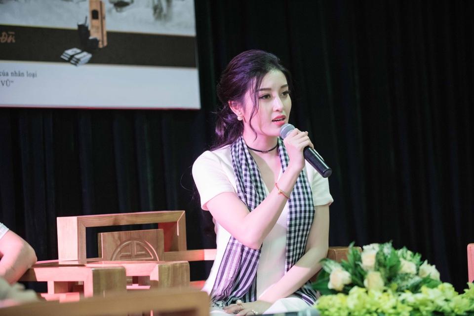 Huyền My: Đôi khi phải cười thật tươi dù bàn chân rướm máu - 2 Huyền My: Đôi khi phải cười thật tươi dù bàn chân rướm máu - 2