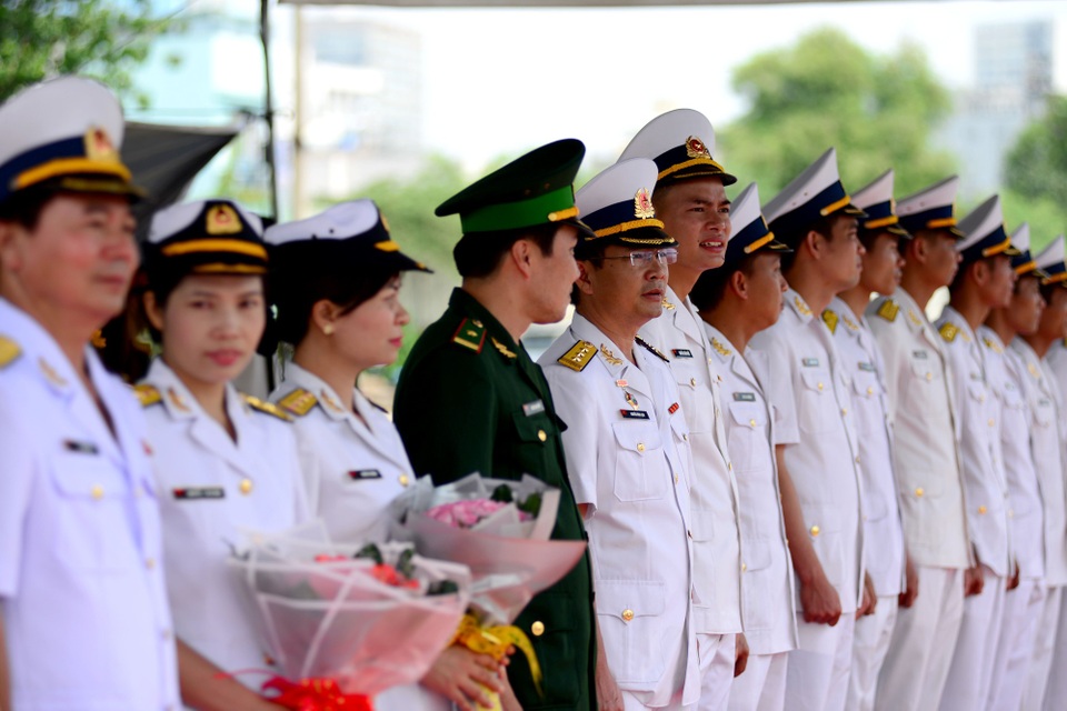 Tàu chiến “tàng hình” của Pháp cập cảng Sài Gòn - 8 Đoàn đón tàu Hải quân Pháp tại cảng Sài Gòn