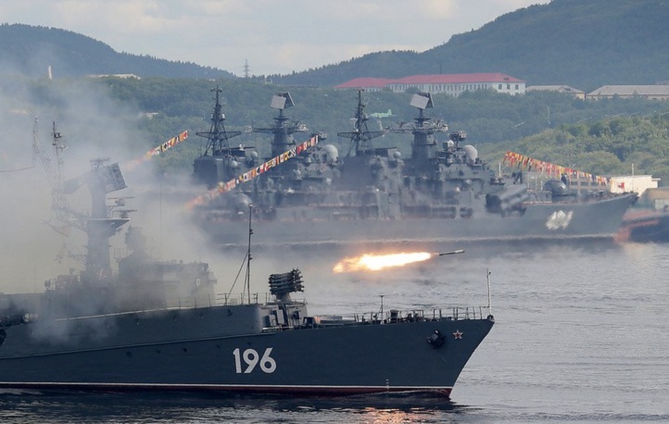 Dàn tàu chiến hùng hậu của Hạm đội phương Bắc Nga - 14 Tàu săn ngầm Snezhnogorsk phô diễn sức mạnh hỏa lực.