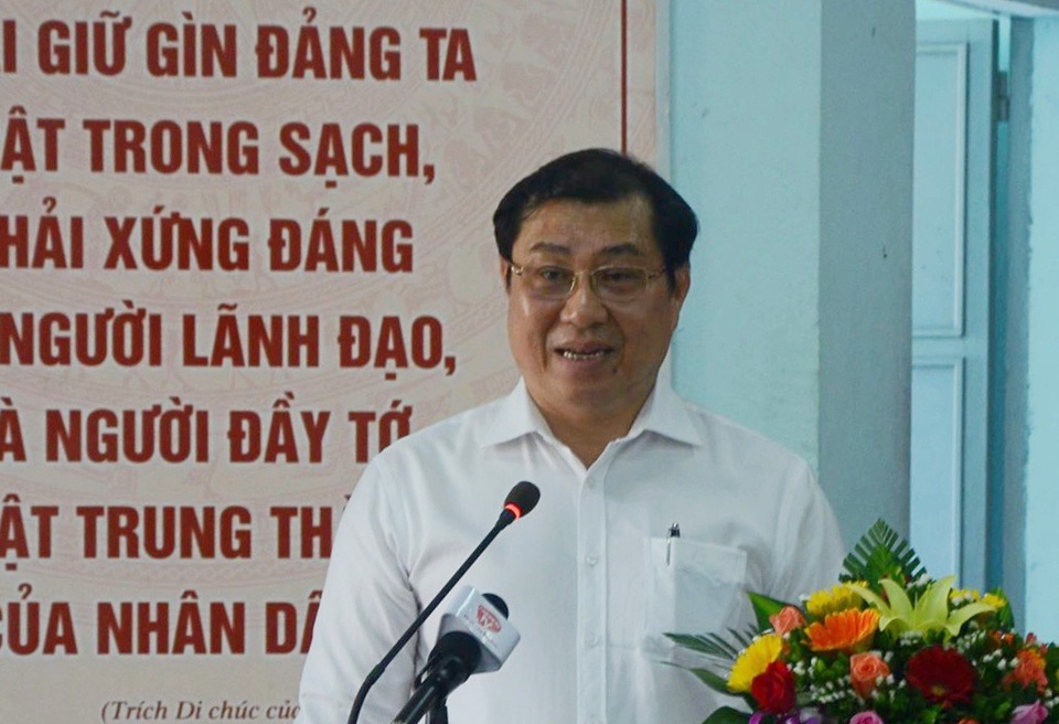 Chủ tịch Đà Nẵng: “Kể cả tôi còn bị đe dọa huống chi bà con” - 1 Ông Huỳnh Đức Thơ - Chủ tịch UBND TP Đà Nẵng phát biểu tại buổi tiếp xúc cử tri của HĐND thành phố sáng 1/6