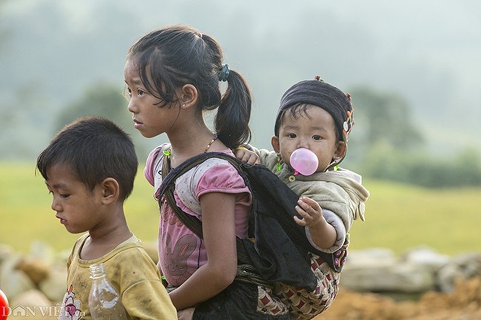 Ảnh đẹp trẻ em vùng cao: Hồn nhiên ánh mắt trong veo nụ cười - 11 Ảnh đẹp trẻ em vùng cao: Hồn nhiên ánh mắt trong veo nụ cười - 11