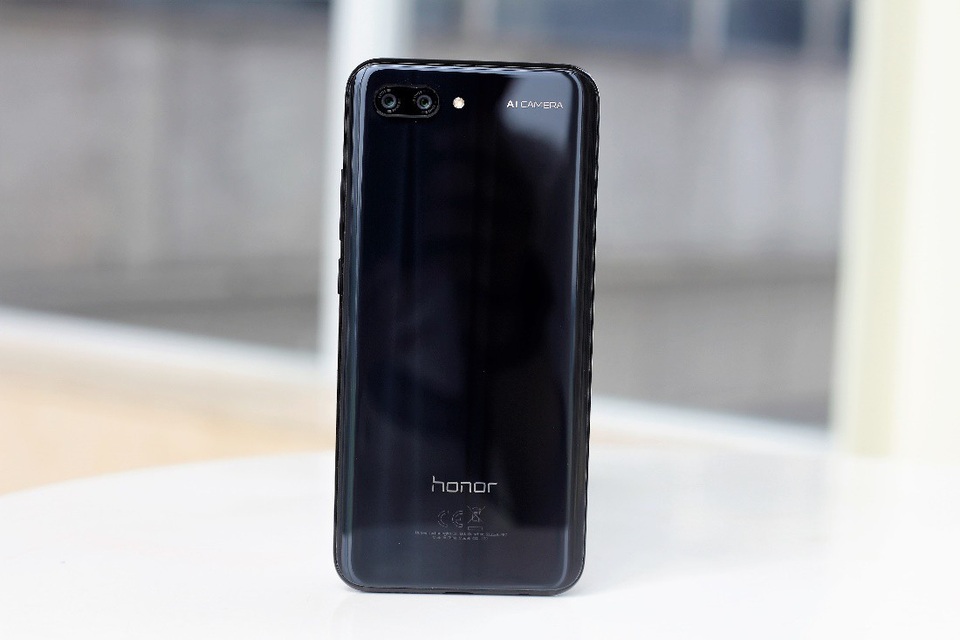 Mở hộp Honor 10 - model cao cấp nhất của Honor đến Việt Nam - 2