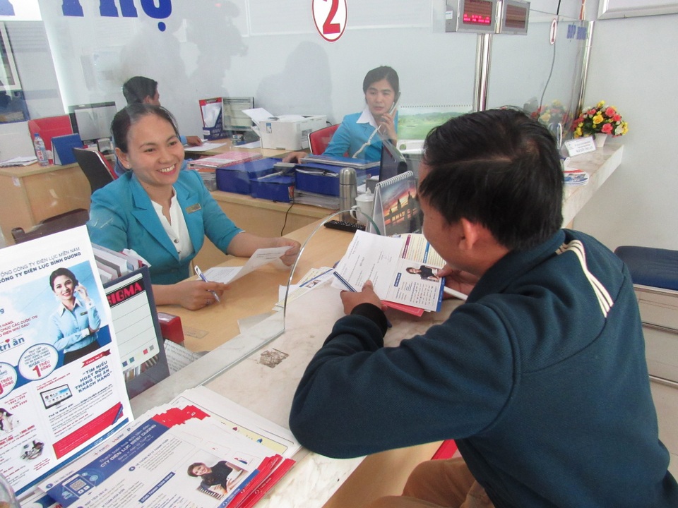 Ngành điện miền Nam: Tăng cường rà soát giá bán điện cho người thuê nhà - 2 Ngành điện miền Nam tăng cường hướng dẫn khách giá bán điện dành cho người thuê nhà để ở Ảnh: Đ.H