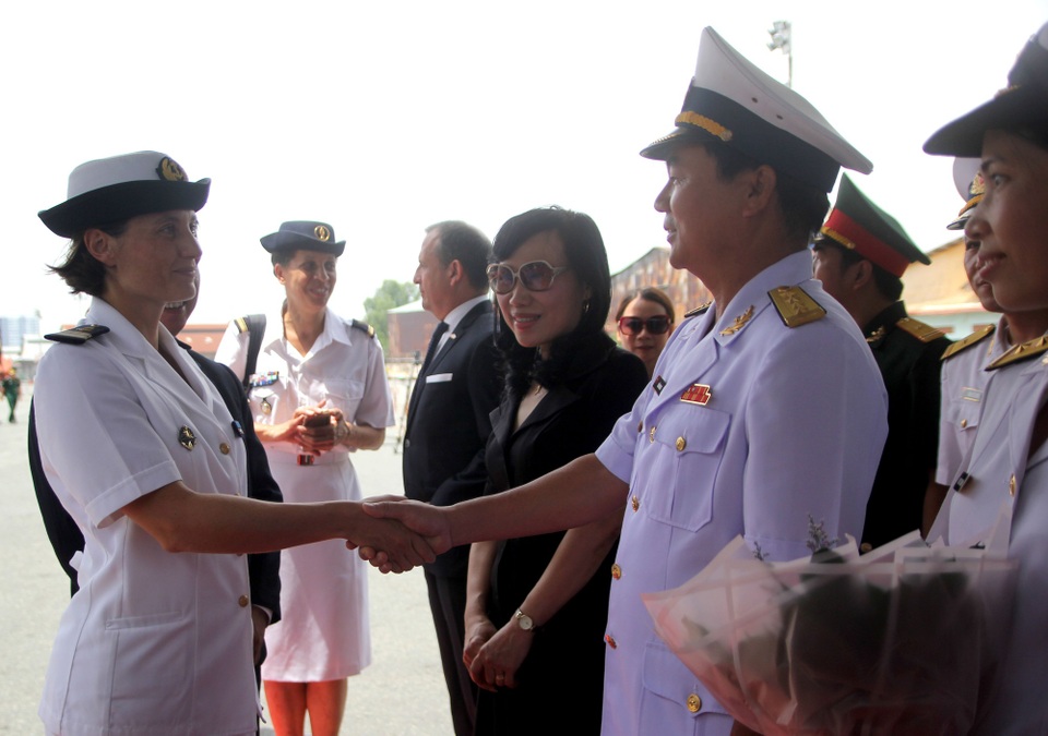 Tàu chiến “tàng hình” của Pháp cập cảng Sài Gòn - 9 TPHCM chào đón thuyền trưởng Christine Ribbe cùng tàu hộ tống Surcouf thăm TPHCM từ ngày 1-5/6