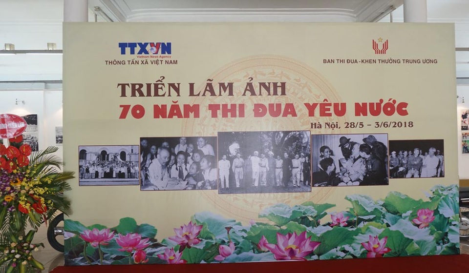Triển lãm ảnh 70 năm thi đua yêu nước.